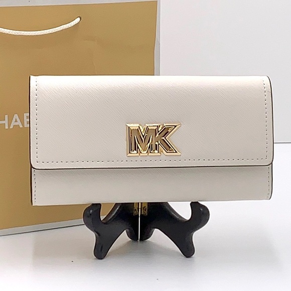 Brand New with Tag
Michael Kors Large Mimi Bifold Wallet
Color: Optic White - Picture 2 of 16